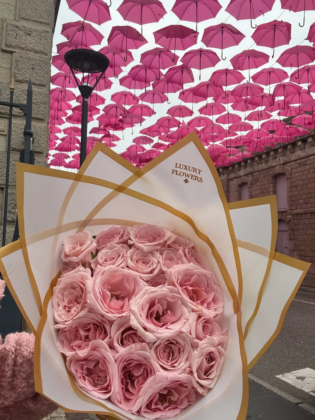 Bouquets de Roses Fraîches| Création Florale sur Mesure LUXURY FLOWERS