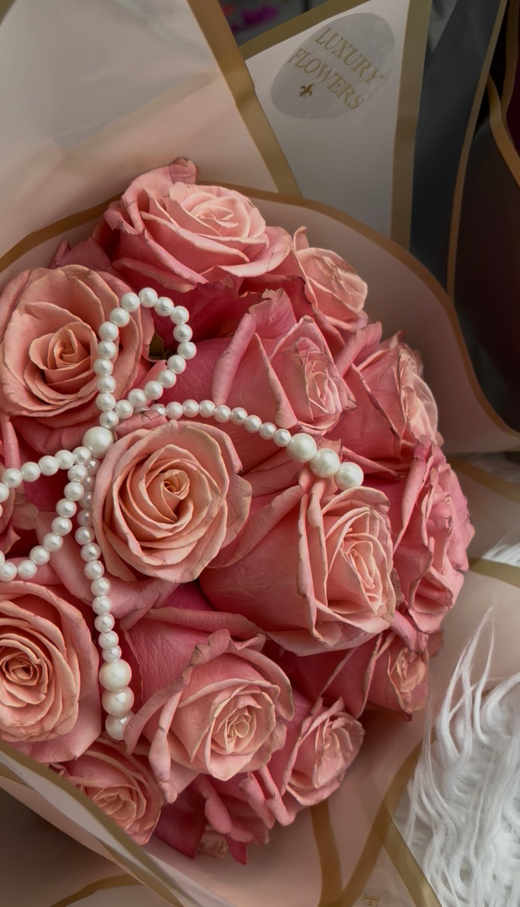 Bouquets de Roses Fraîches| Création Florale sur Mesure LUXURY FLOWERS
