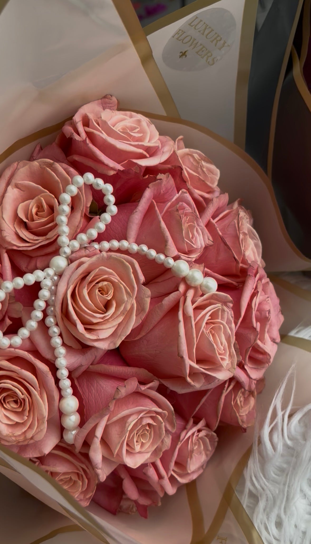 Bouquets de Roses Fraîches| Création Florale sur Mesure LUXURY FLOWERS