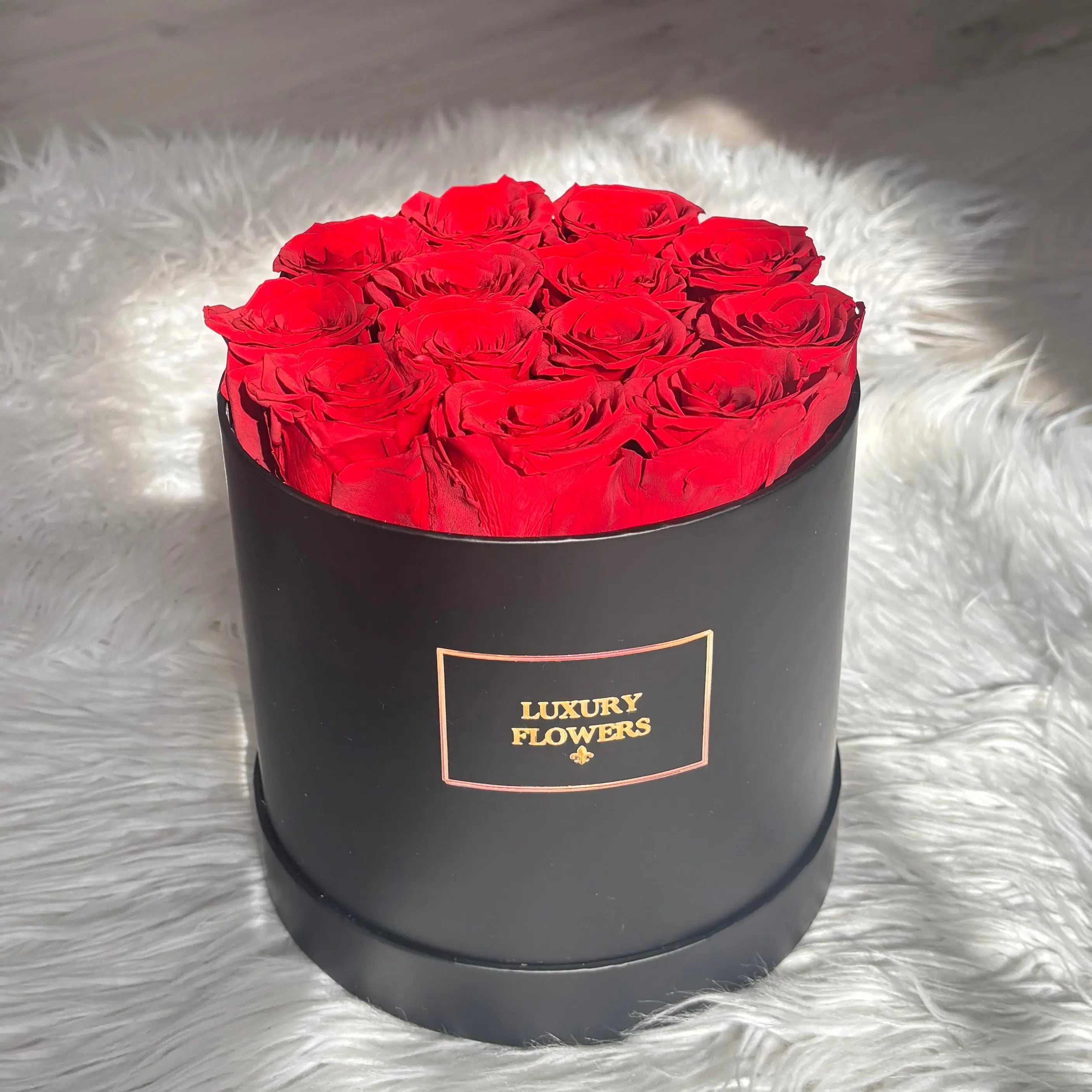 Flower box noir avec 12 roses éternelles rouge LUXURY FLOWERS