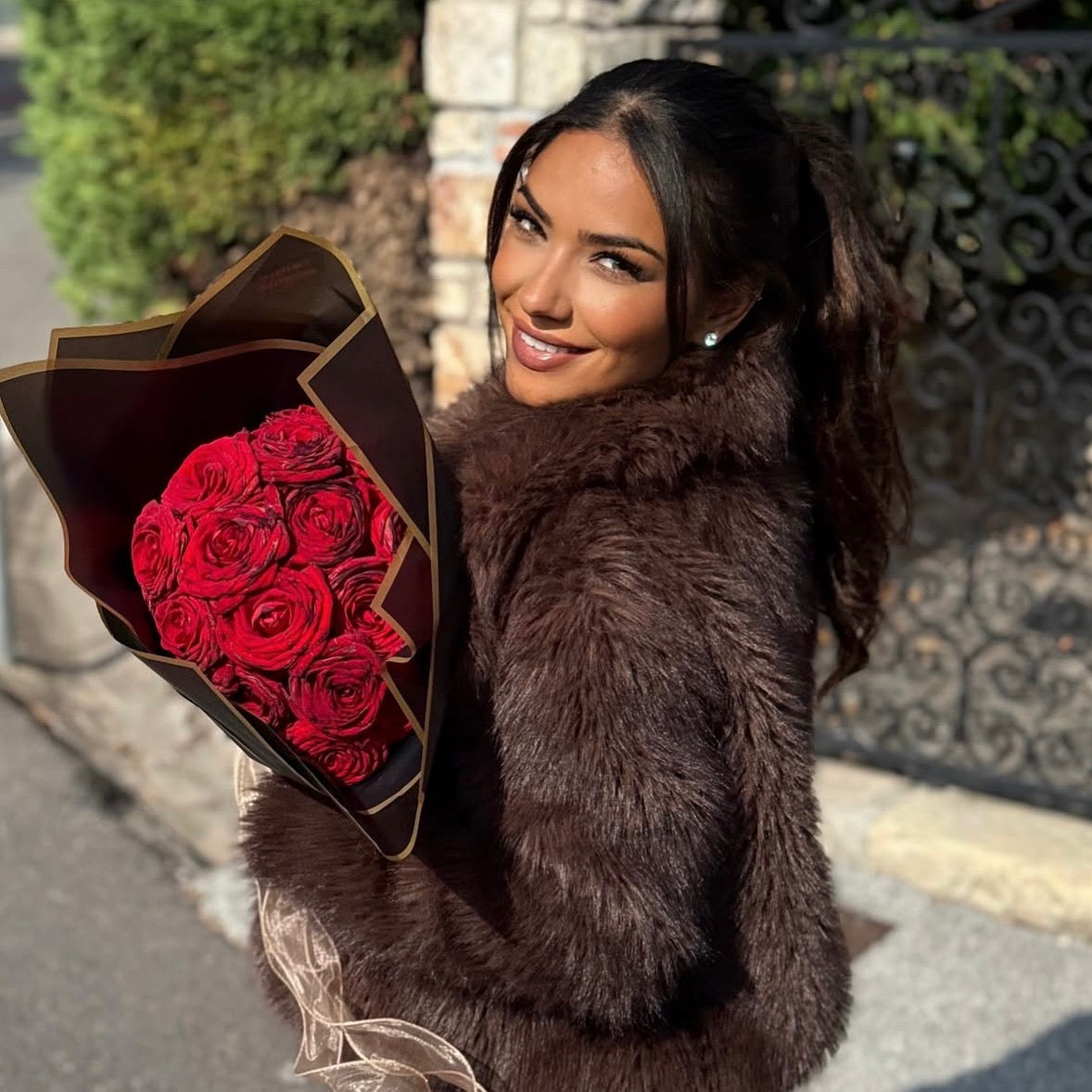 Bouquets de Roses Fraîches| Création Florale sur Mesure LUXURY FLOWERS