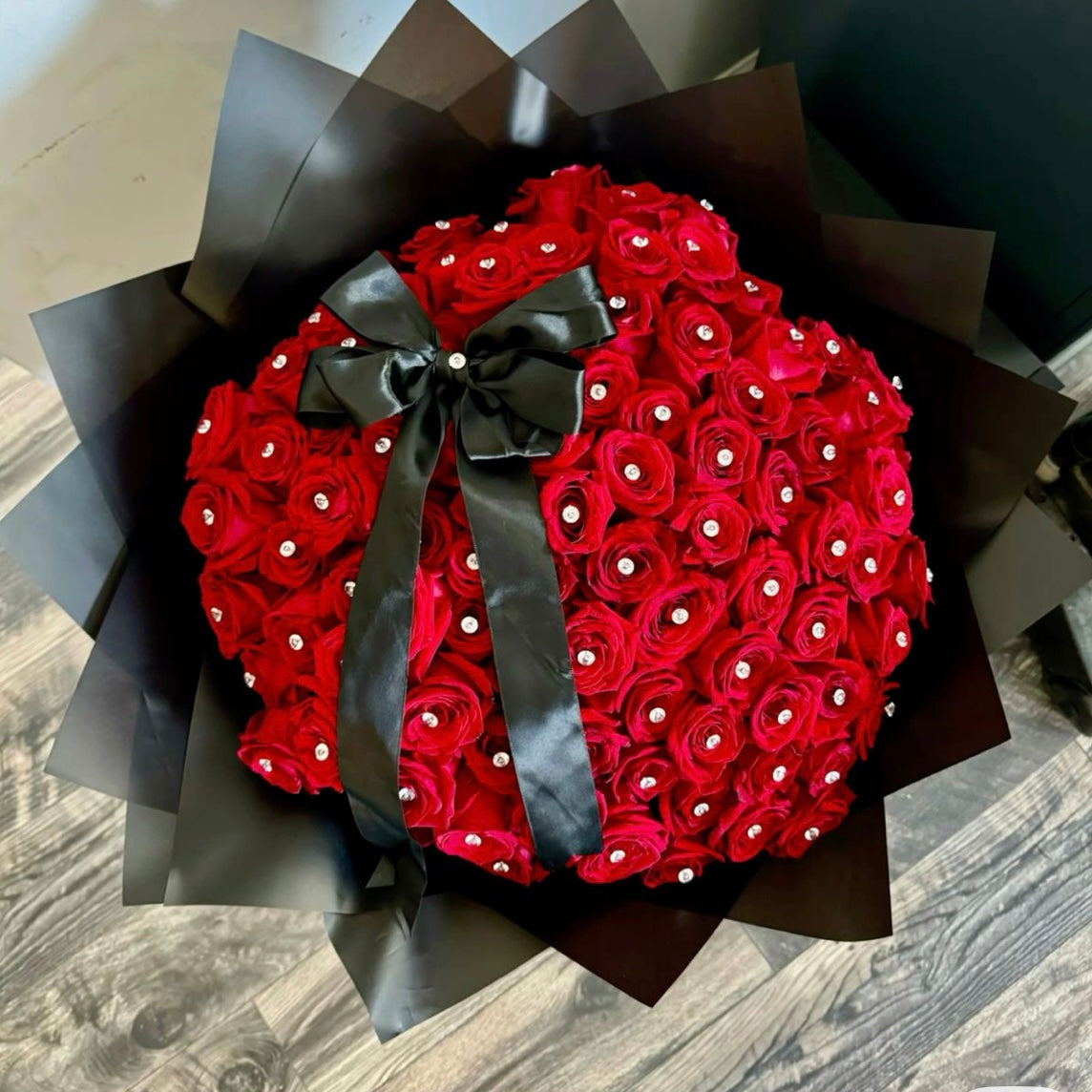 Bouquet de roses fraîches avec diamants livraison express